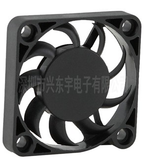 安防設備散熱風(fēng)扇給你創(chuàng  )造世外桃源