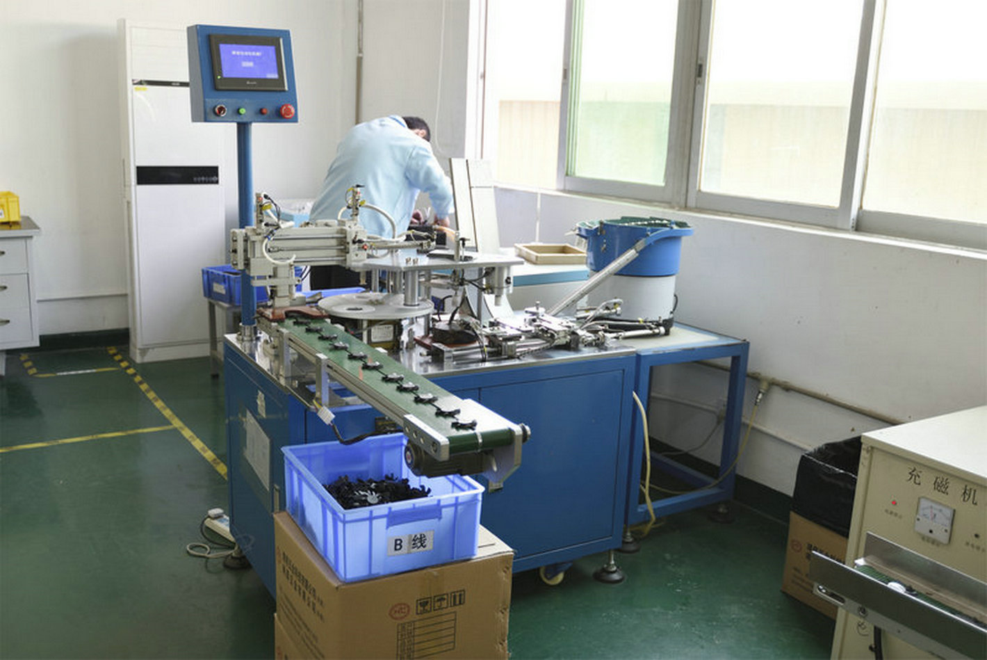 自動(dòng)充入磁機